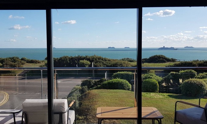Boscombe House | LUXURY OCEAN VIEW HOUSE Southbourne seafront, between Bournemouth/Christchurch
