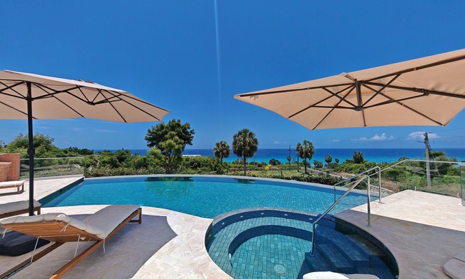 La Cienaga Villa | Luxury Oceanfront Villa - Heated Pool+Jacuzzi+A/C+Starlink+Chef's Kitchen+Maid