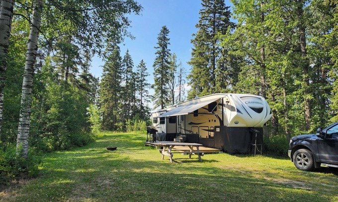 Parkland County House | Luxury Offgrid RV with AC in Lac Ste Anne County