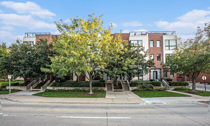 Dahlman House | Luxury Old Market 3-Bed Retreat + Rooftop & Garage