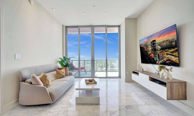 Hallandale Beach Apartment | Luxury Penthouse ocean and cannal view 33fl