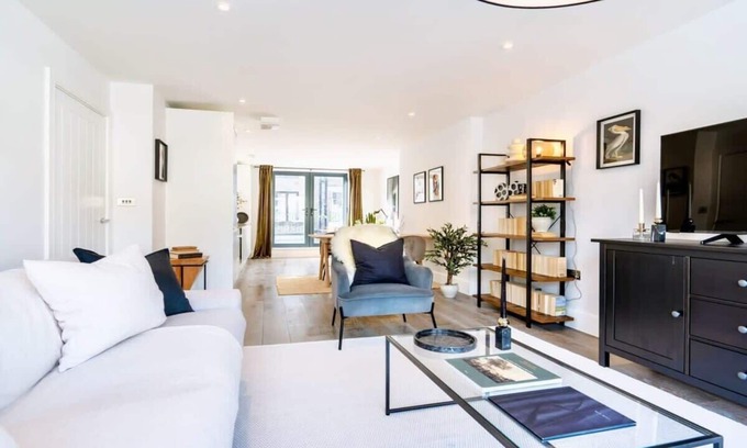 Holborn and Covent Garden Apartment | Luxury Penthouse with Terrace in Bloomsbury