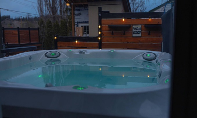Prince George House | Luxury pet friendly estate w/hot tub and heated pool in the heart of the city