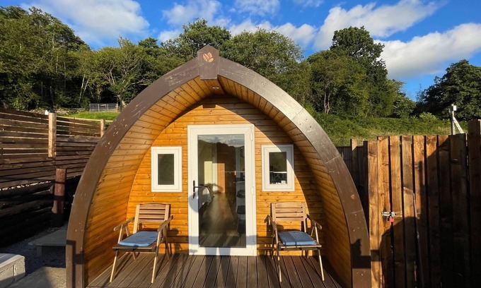Cwmbach Cabin | Luxury Pod~ great views~ en suite~ central heating