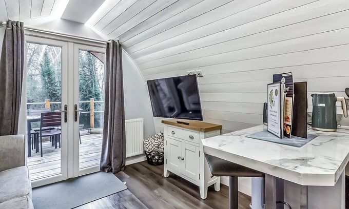 Gunthorpe Cottage | Luxury pod, perfect for two people seeking a romantic and relaxing break.