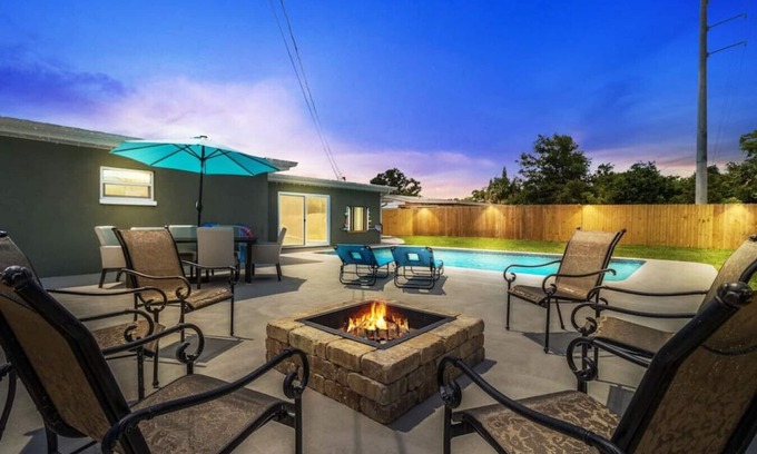 Titusville House | Luxury Pool 5BR/3BA Launchpad