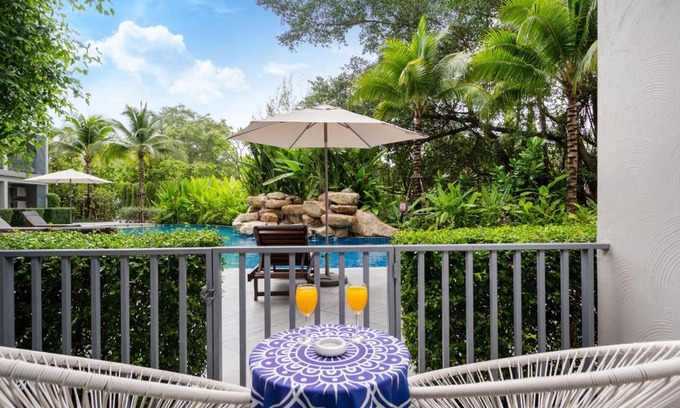 Sa Khu Apartment | Luxury Poolside 1 bedroom Free Netflix at Naiyang