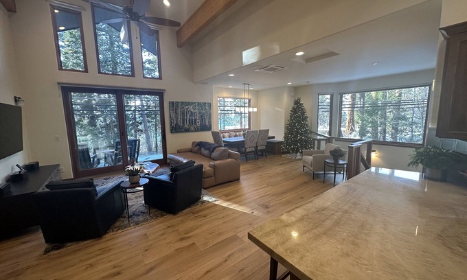 Skyland House | Luxury Private Retreat - near Beaches and Resorts