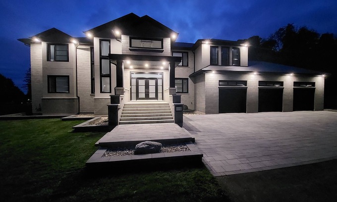 Loyalist House | Luxury Property, Water views, 5-6 beds