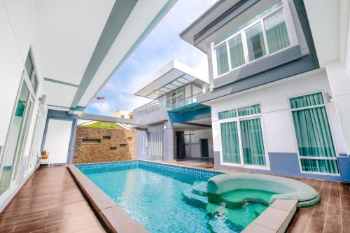 Phlabphla Villa | Luxury Pure Modern Pool Villa 5Bed KTV Gym Nr BTS&Central
