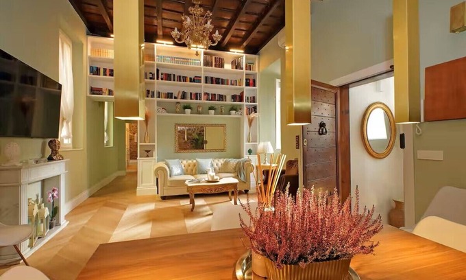 Rione IX Pigna House | Luxury, Quiet, 3 Bdr Home near Pantheon, Heart of Rome "Le Colonne"