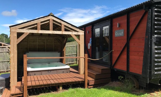 Longtown Apartment | Luxury Railway carriage with own private hot tub
