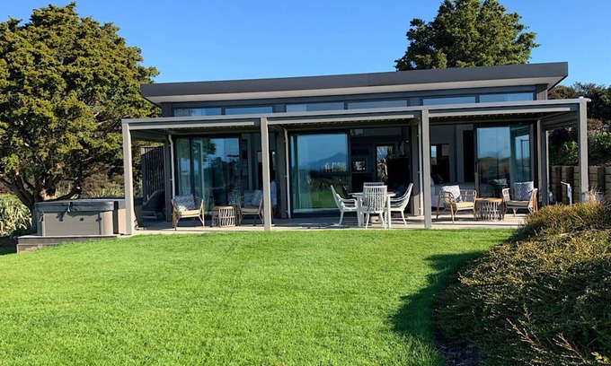 Langs Beach House | Luxury Retreat and Pet Friendly