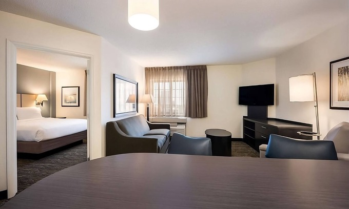Gateway Hotel | Luxury Retreat in Austin, Texas! 3 Modern Units, Pets Allowed, Full Kitchen!