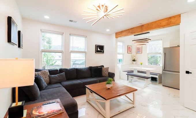 Cann Park Apartment | Luxury Retreat with Jacuzzi