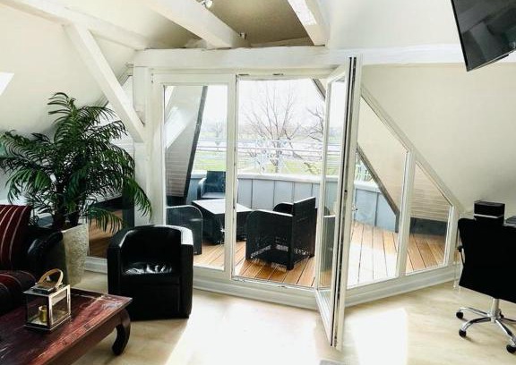 Golzheim Apartment | Luxury Rooftop Loft with river view 10min to city