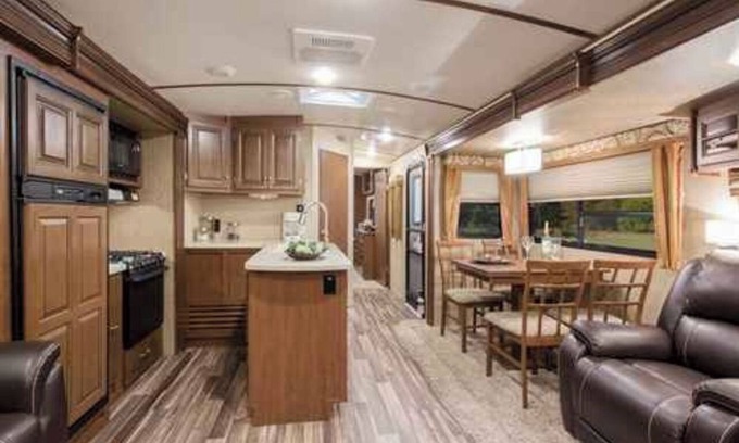 Keswick House | Luxury RV On Lake Simcoe in Keswick south