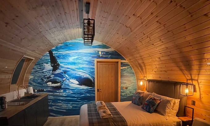 Keiss Cabin | Luxury seafront glamping pod with private patio and Hydropool Jaccuzi