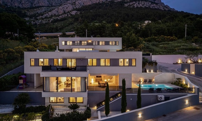 Omis House | Luxury, seafront Villa Petra with heated pool only 50m from the beach
