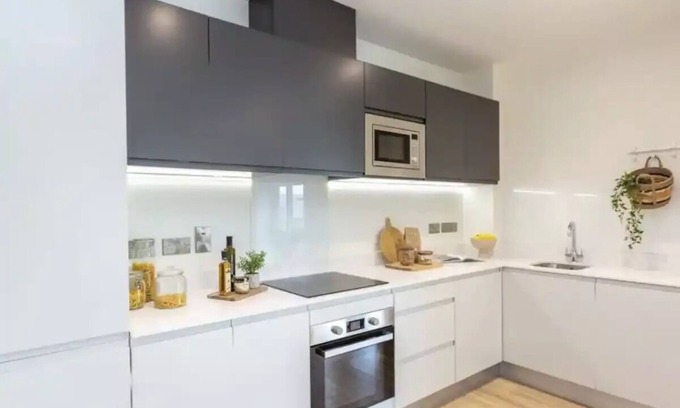 Dublin Apartment | Luxury Seaview 10m walk to promenade,great commuten