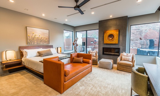 Ivins House | Luxury Service 3 King Suites & PRIVT Pool–Sleeps 8–Daily HK