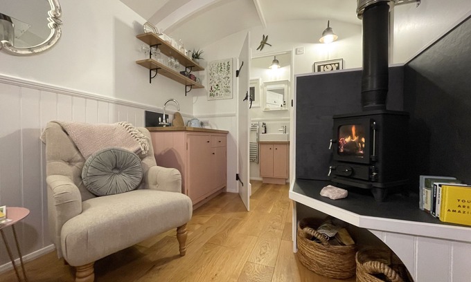 Hickling Cabin | Luxury shepards hut Norfolk! Brand new for 2022, set on 3 acres of land❣