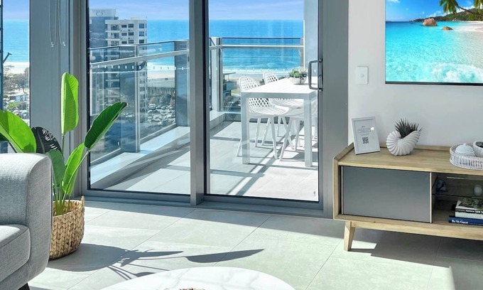 Broadbeach Apartment | Luxury Signature Stay Ocean Views 2BR Lvl 14