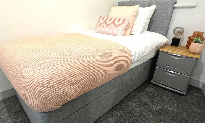 Wigan House | Luxury Single Room with Private Bathroom in WN1