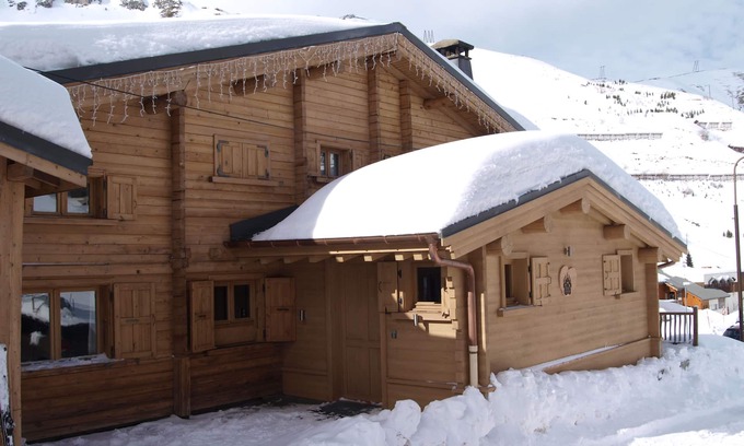 Le Lavachet Ski Chalet | Luxury ski-in/ski-out Chalet with jacuzzi and sauna Tignes 2100m - Val d'Isère