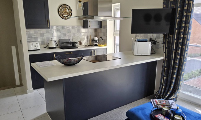 Doncaster House | Luxury Small Cozy House With Lake View