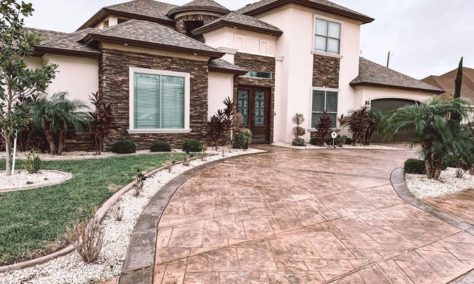 McAllen House | Luxury/Spacious Pool Home McAllen, Texas *4 Master Suites*