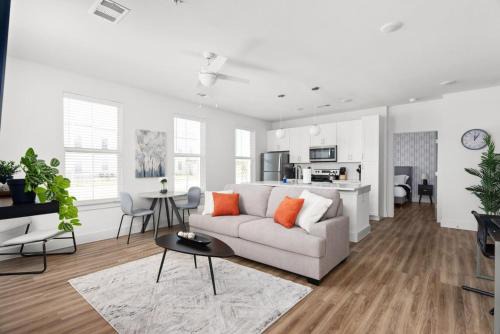 Pflugerville Apartment | Luxury Stay 1B 1B w Gym, Pool, Shops Nearby