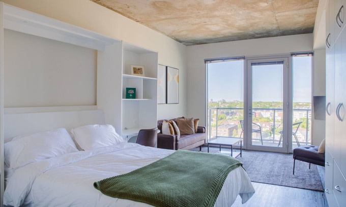 Lower East Side Apartment | Luxury Studio Apt Near Brady St with Balcony and Lake View