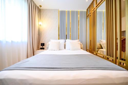 Sector 4 Apartment | Luxury Studio Design By YamaLuxe