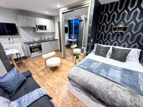 Maidstone Apartment | Luxury Studio Suite Town Centre Short Stay