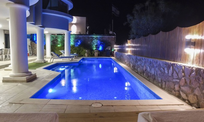 Eilat House | Luxury suite by the pool