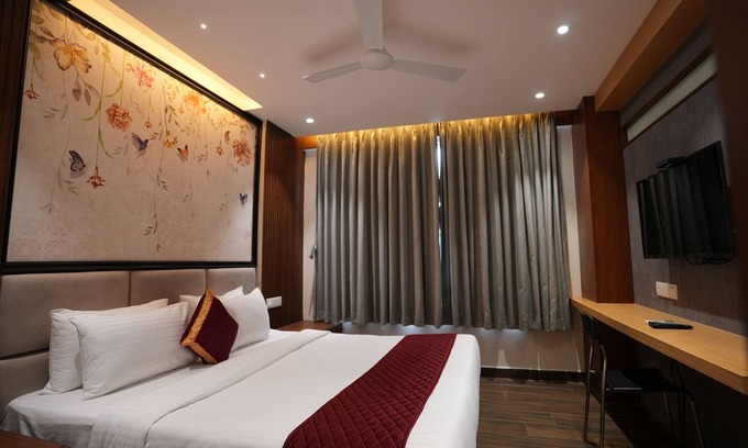 Vijayawada Apartment | Luxury Suite Room— 5 min from the Ce!