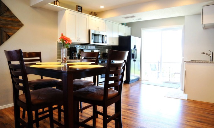 Northwest Colorado Springs Apartment | Luxury suite with kitchen, trails and lovely view