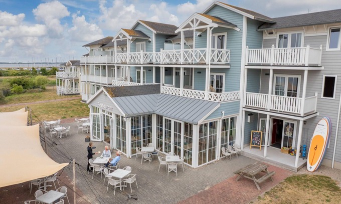 Municipality of Hellevoetsluis Apartment | Luxury Suite With air Conditioning, Near the Beach