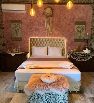 Skotina Apartment | Luxury Suites in Villa Anasia, Amaryllis