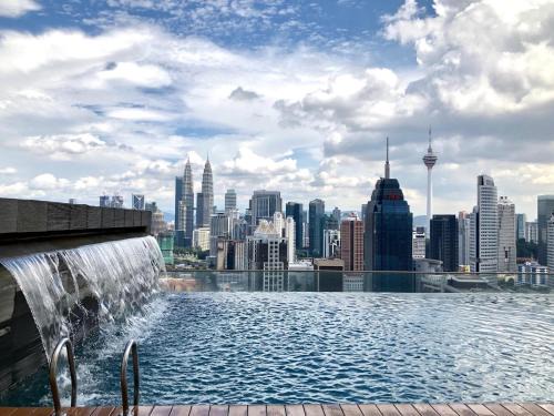 Chow Kit Apartment | Luxury suites & KLCC view infinity pool at Regalia residence