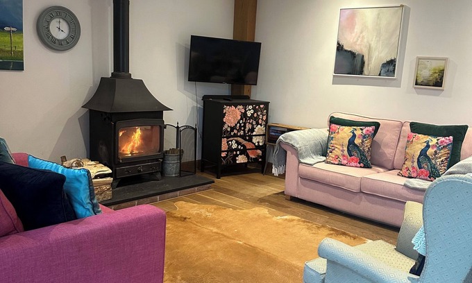 Cullompton House | Luxury Three Bed Barn Conversion, Idyllic setting, cosy barn w/woodburner, Devon