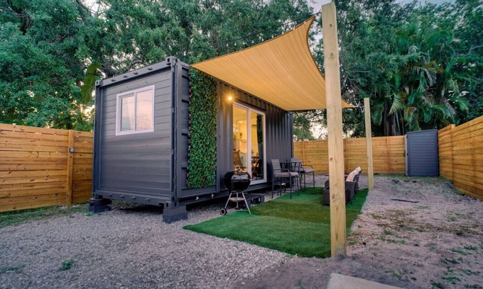Vero Beach Apartment | Luxury Tiny Container Home |2mi to Beach| Private
