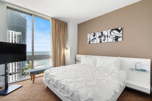 Sunny Isles Beach Apartment | Luxury Top-Level Oasis - Oceanfront Views & Resort Perks