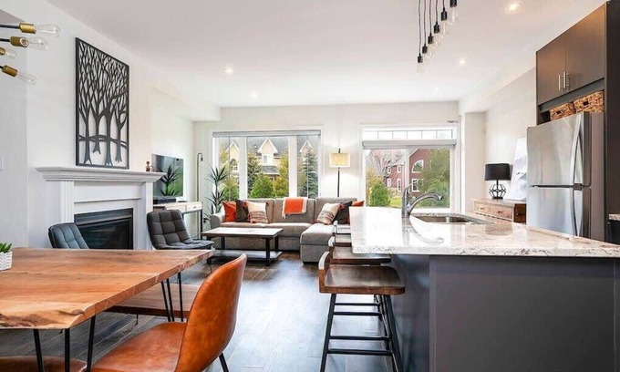 The Blue Mountains House | Luxury Townhome - Outdoor Pool/Shuttle to Blue