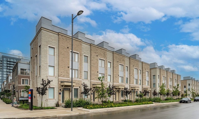 Vaughan House | Luxury Townhouse in Vaughan