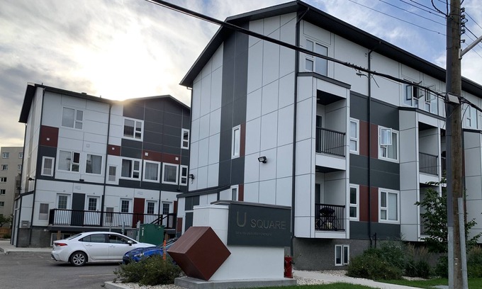 Fort Gary Condo | Luxury townhouse Privte entence Near U of M