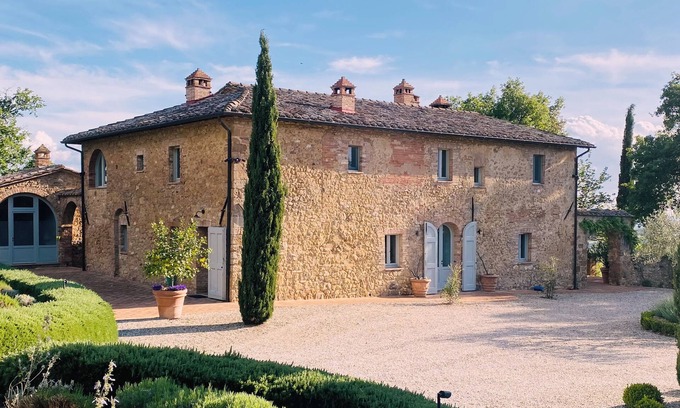Pienza Villa | Luxury Tuscan villa, spectacular views, beautiful pool and garden.