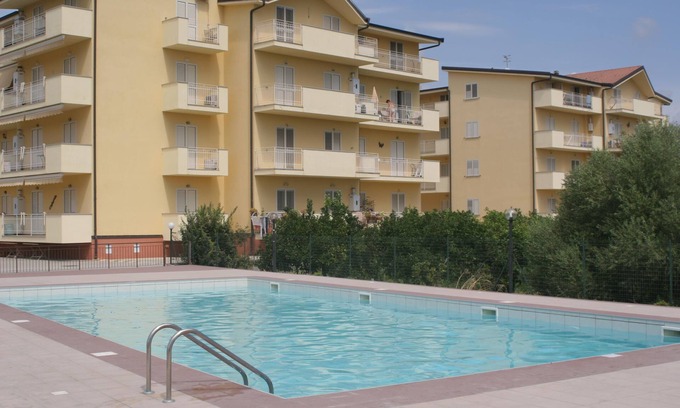 Marina di Caulonia Apartment | Luxury two bedroom two balcony holiday apartment 5 minutes from beach sleeps 6