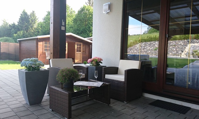 Judenbach Villa | LUXURY vacation home with SAUNA WHIRLPOOL NATURE